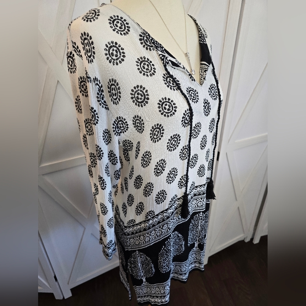 Cute Options - Women's Black & White Patterned Tunic - Picture 3 of 9